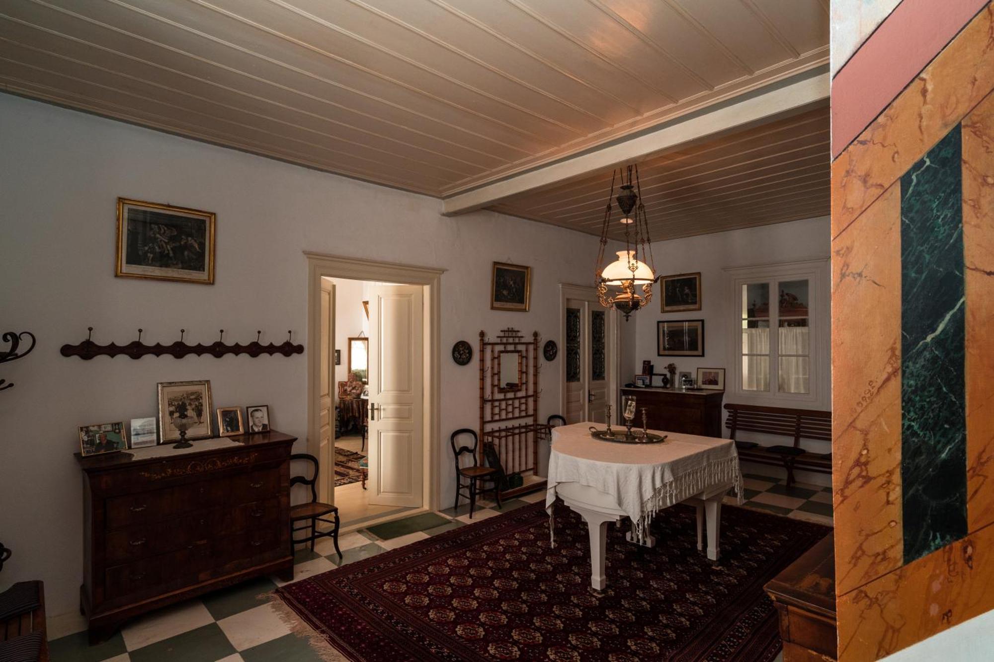 Rafalias Mansion Hydra  Bagian luar foto