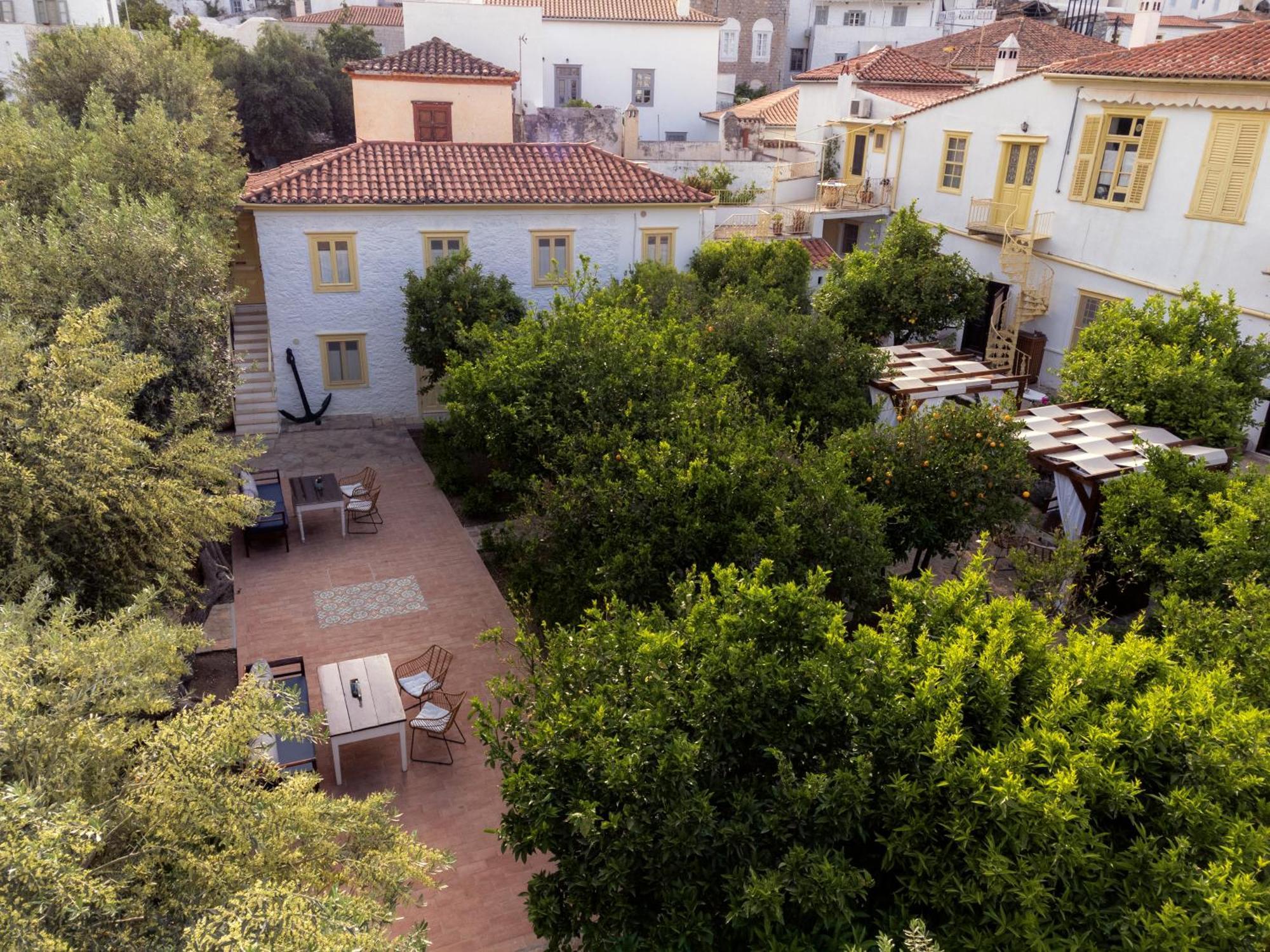 Rafalias Mansion Hydra  Bagian luar foto