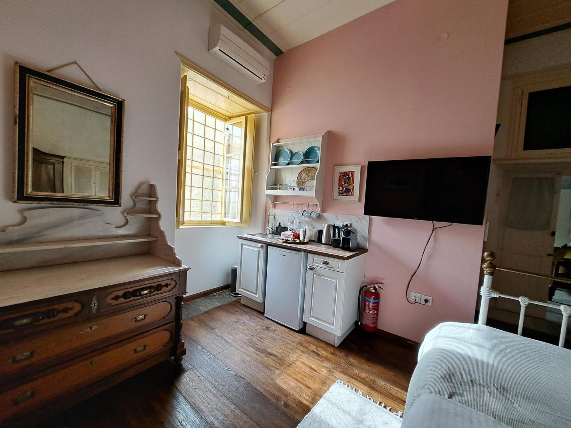 Rafalias Mansion Hydra  Ruang foto